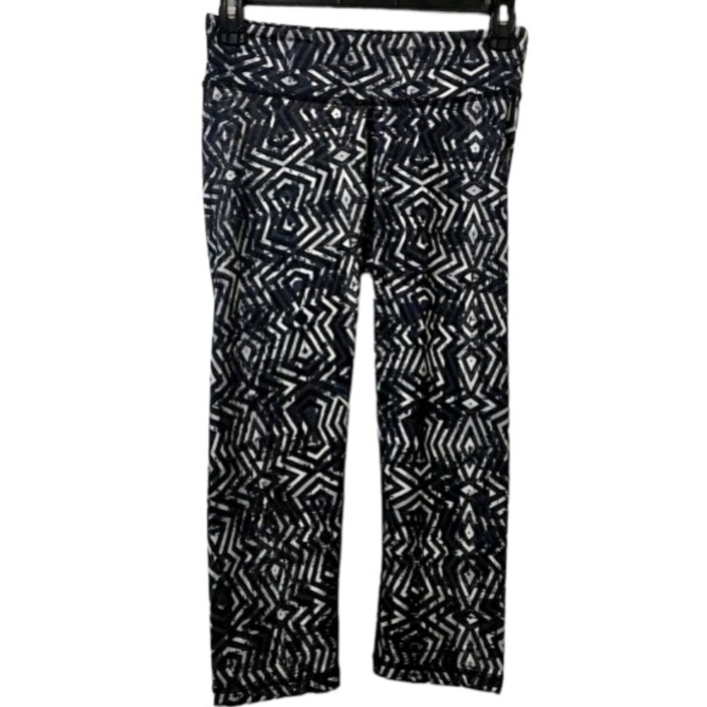 Live Love Dream Activewear Capri Leggings Small